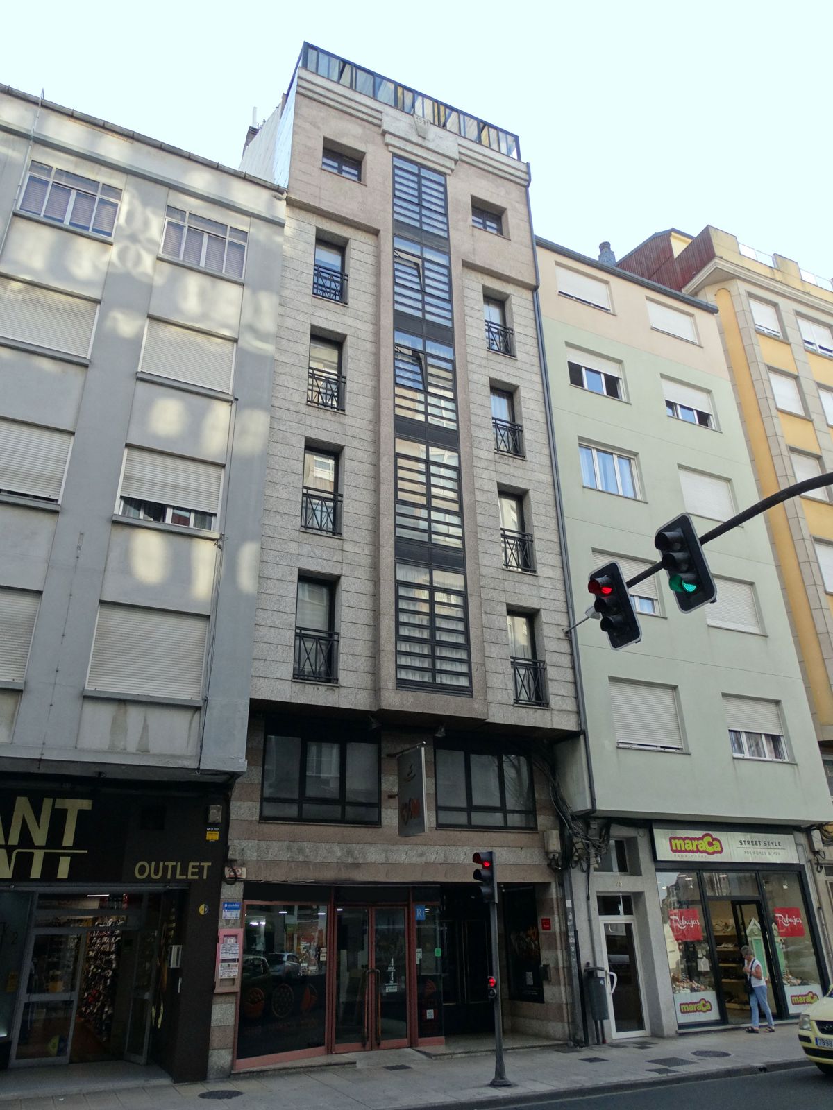 Fachada del edificio donde se encuentra el despacho